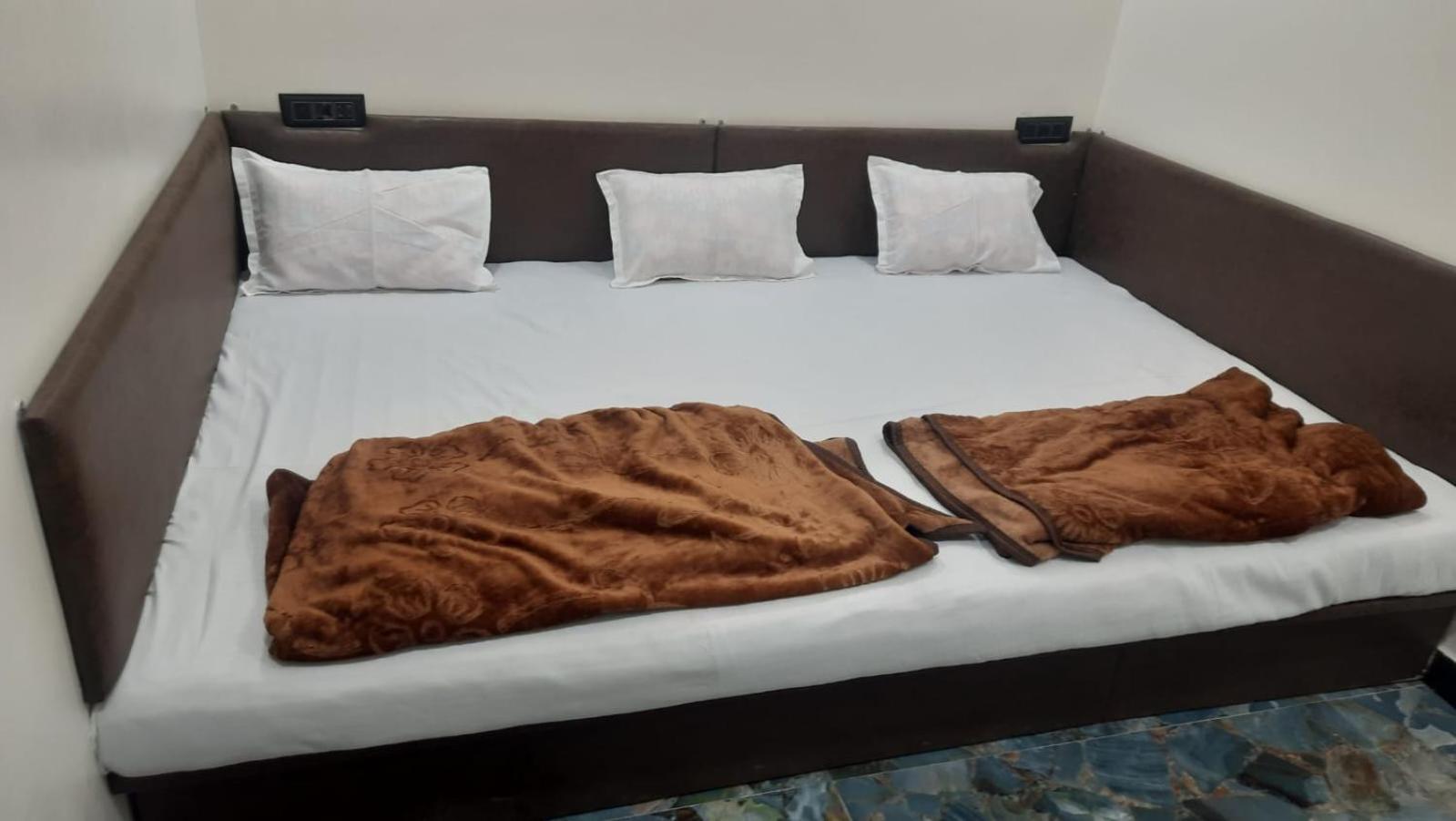Golden Guest House Ujjain Ngoại thất bức ảnh